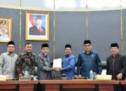 Pemkot Padang Raih WTP dan Serahkan Ranperda APBD 2025