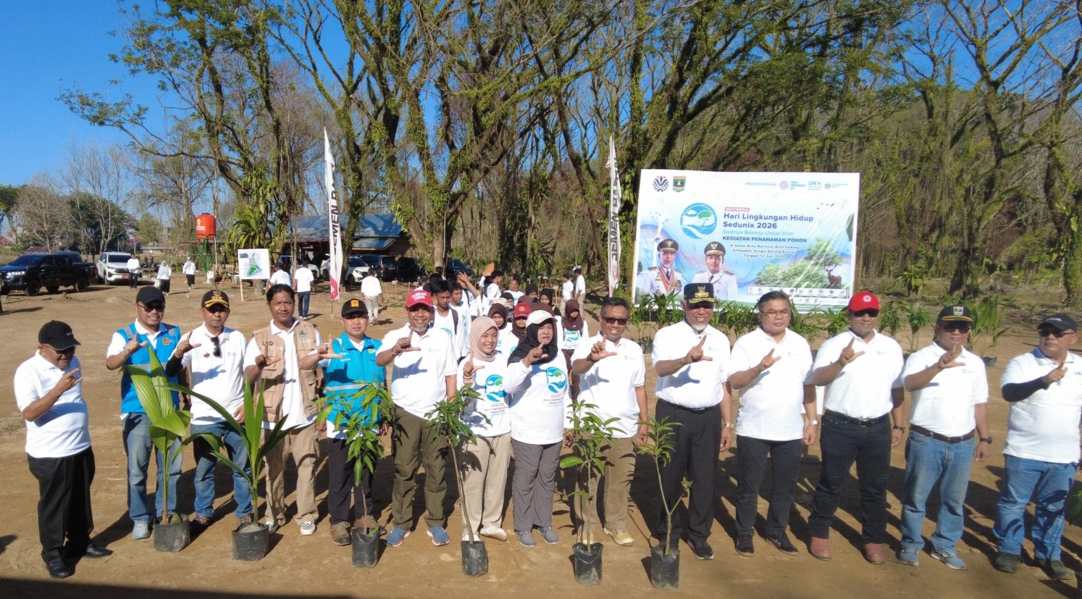 hari-lingkungan-hidup,-unp-hadiri-penanaman-1.000-pohon-di-hutan-kota-malvinas