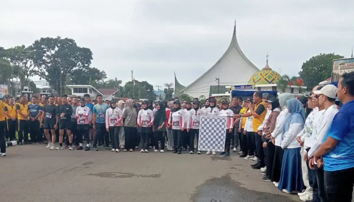 Ribuan Warga Pasaman Gelar Jalan Sehat Kampanyekan Anti Narkotika
