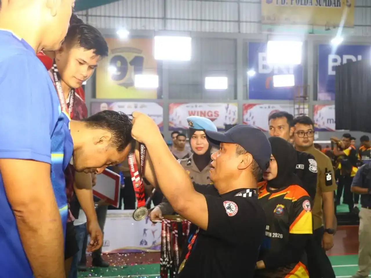 kapolda-sumbar-resmi-tutup-kejuaraan-bulu-tangkis-kapolda-cup-2026
