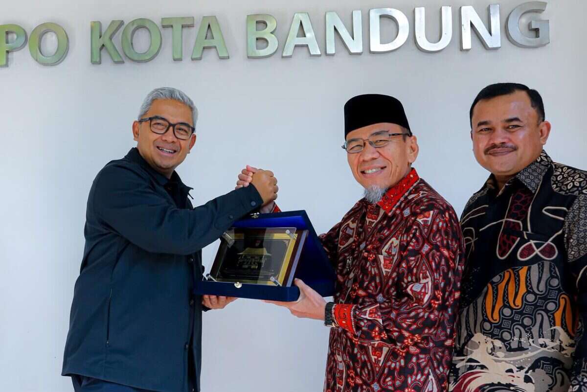 tingkatkan-pad,-pemko-padang-pelajari-sistem-parkir-digital-bandung