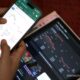 Layar monitor menampilkan grafik pergerakan Indeks Harga Saham Gabungan di Bursa Efek Indonesia.