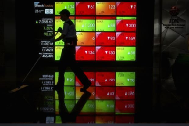 Layar monitor yang menampilkan grafik pergerakan harga saham di Bursa Efek Indonesia