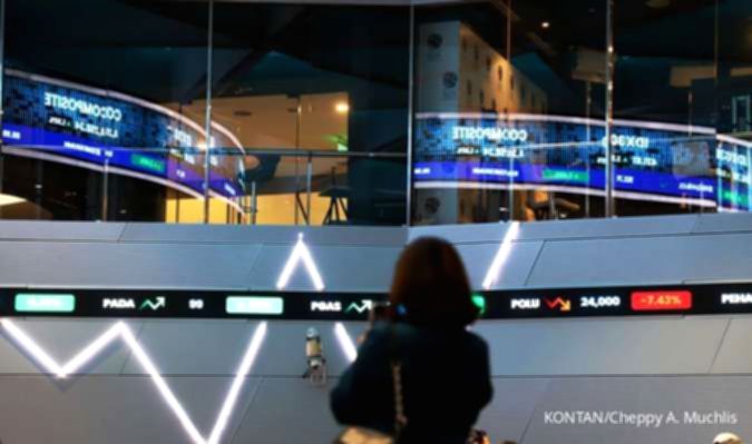 Tampilan layar monitor yang menunjukkan grafik pergerakan Indeks Harga Saham Gabungan (IHSG) di Bursa Efek Indonesia.