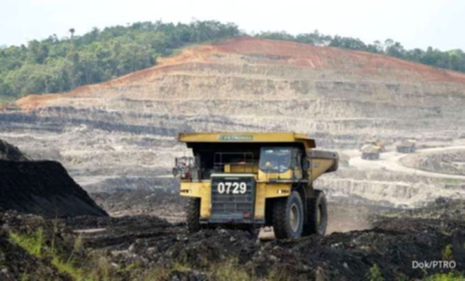 Penandatanganan kontrak kerja sama jasa pertambangan antara PT Singaraja Putra Tbk dan PT Petrosea Tbk.