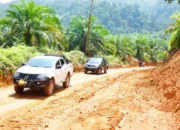 Pemkab Dharmasraya Gandeng Swasta Tuntaskan Perbaikan Jalan Bukit Hujan