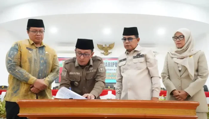 Delapan Fraksi DPRD Tanah Datar Sahkan Perda Pertanggungjawaban APBD