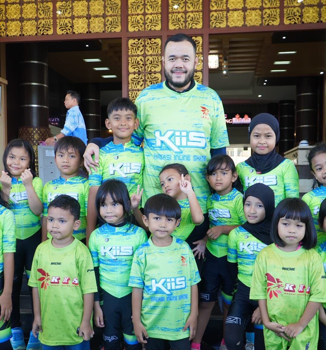 wako-fadly-amran-lepas-atlet-kreasi-inline-skate-padang-ikuti-kejurnas-di-pariaman