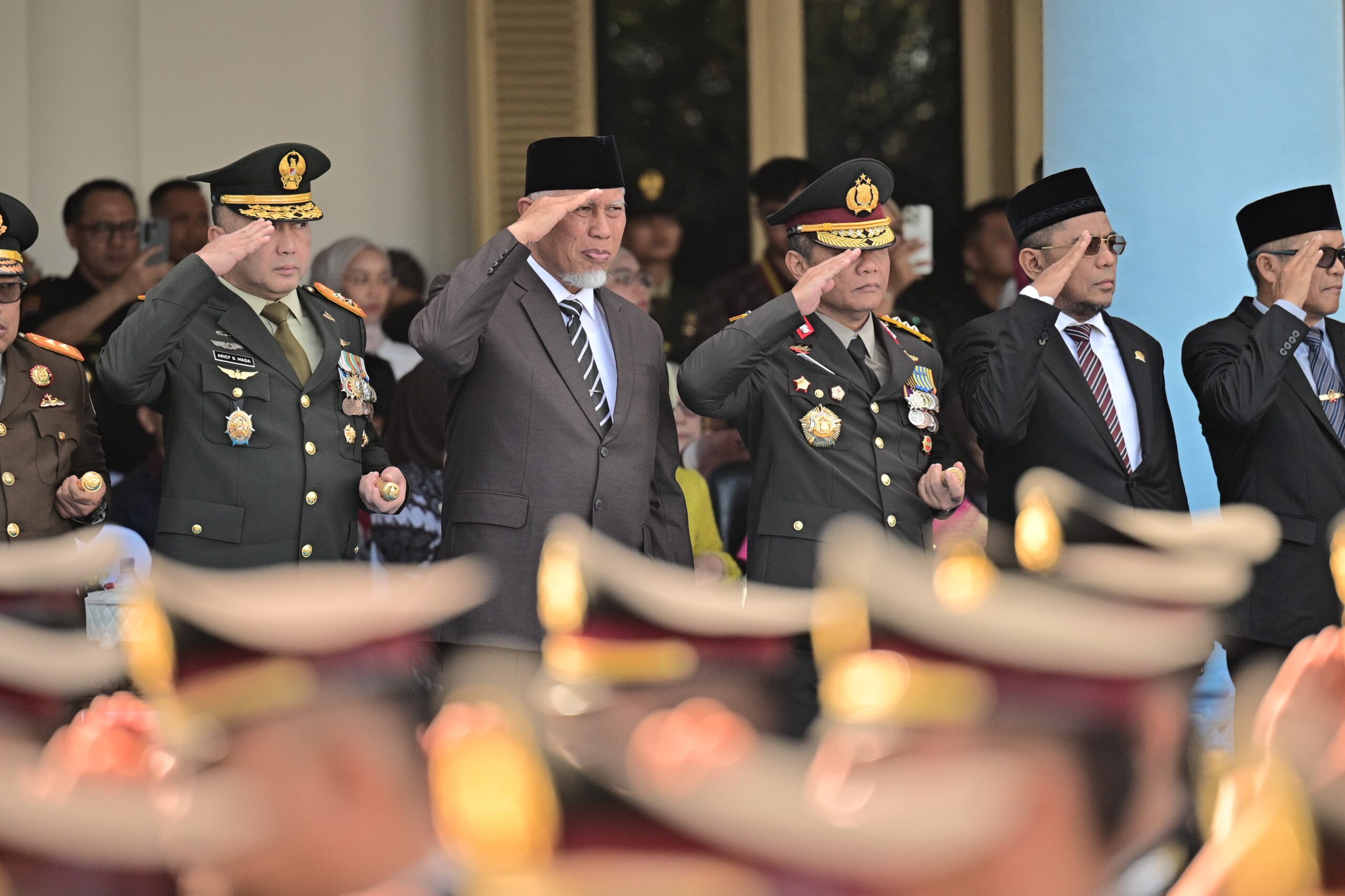 gubernur-mahyeldi:-hari-bhayangkara-momentum-perkuat-sinergi-polri-dan-pemda-untuk-masyarakat