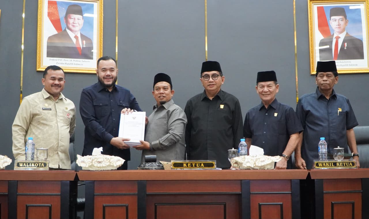 rapat-paripurna-dprd-padang,-wako-fadly-amran-sampaikan-ranperda-perubahan-apbd-2026
