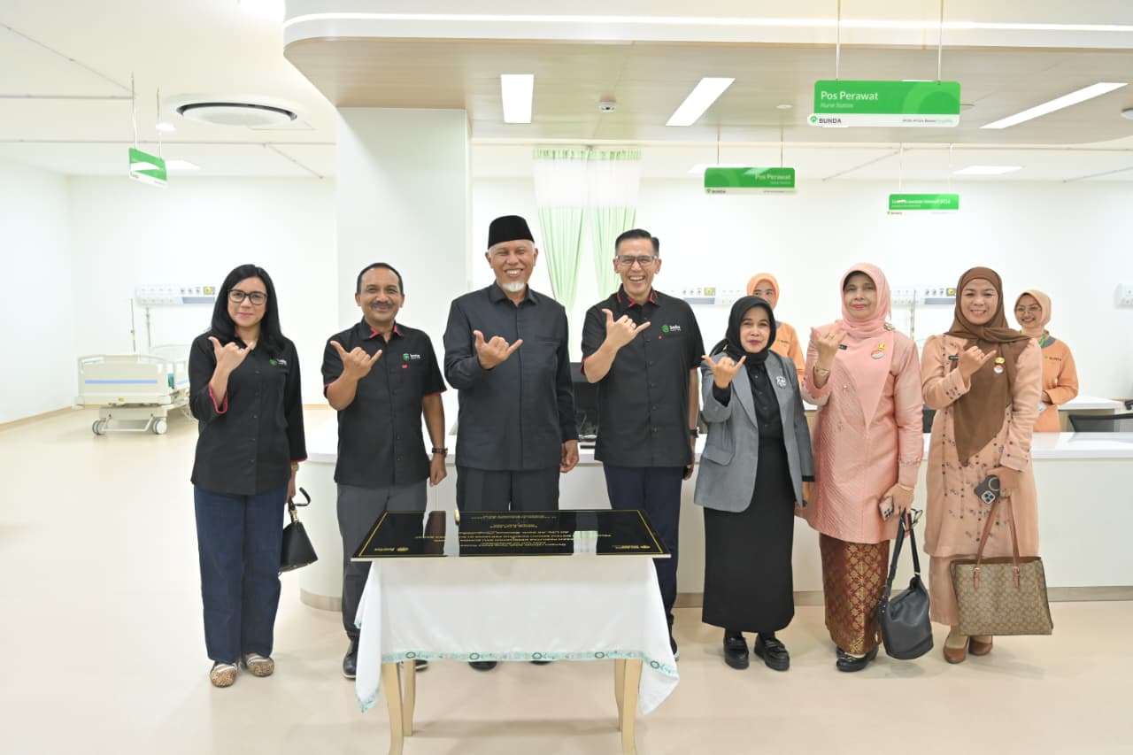 tinjau-gedung-baru-rsu-bunda-padang,-gubernur-mahyeldi-:-bedah-robotik-jadi-lompatan-besar-layanan-kesehatan-sumbar