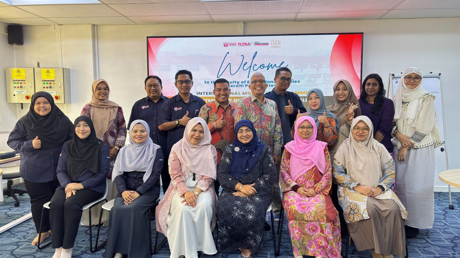13-dosen-dan-mahasiswa-doktor-fip-unp-sajikan-paper-internasional-di-upm-malaysia