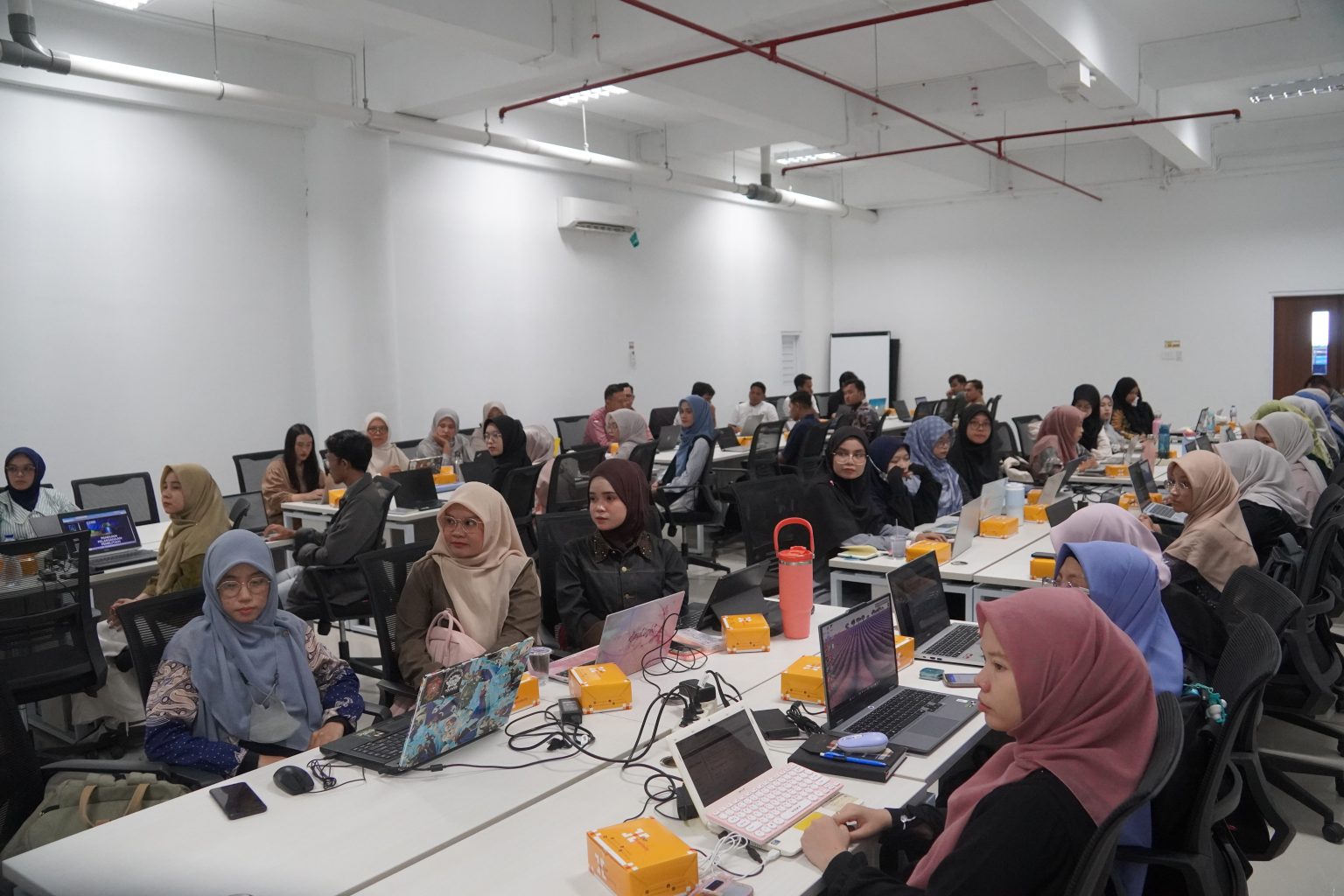 unp-perkuat-budaya-publikasi-ilmiah,-60-asisten-riset-ikuti-workshop-penulisan-artikel