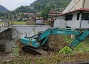Pemkot Sawahlunto Keruk Sungai demi Jaga Estetika Kota Tua