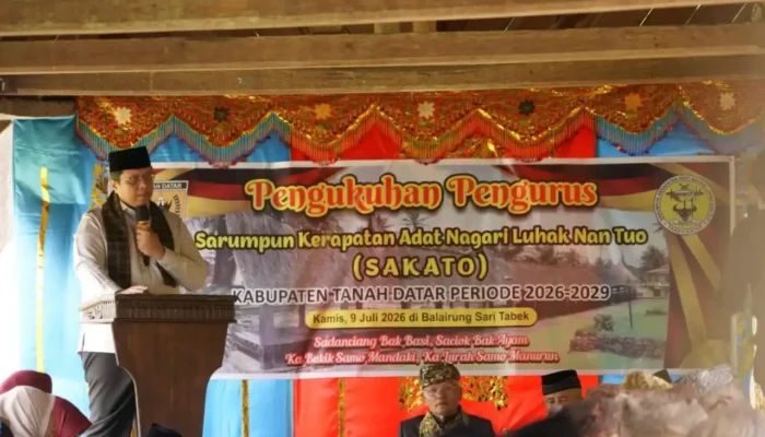 Pemkab Tanah Datar Lantik Pengurus SAKATO Perkuat Peran Adat