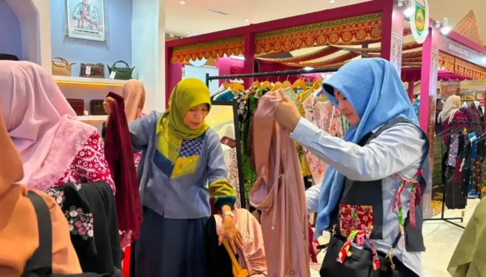 Produk Unggulan UMKM Padang Panjang Pikat Pengunjung di Makassar