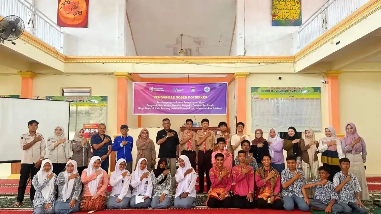 tekan-angka-dbd,-tim-dosen-latih-siswa-sma-negeri-15-padang