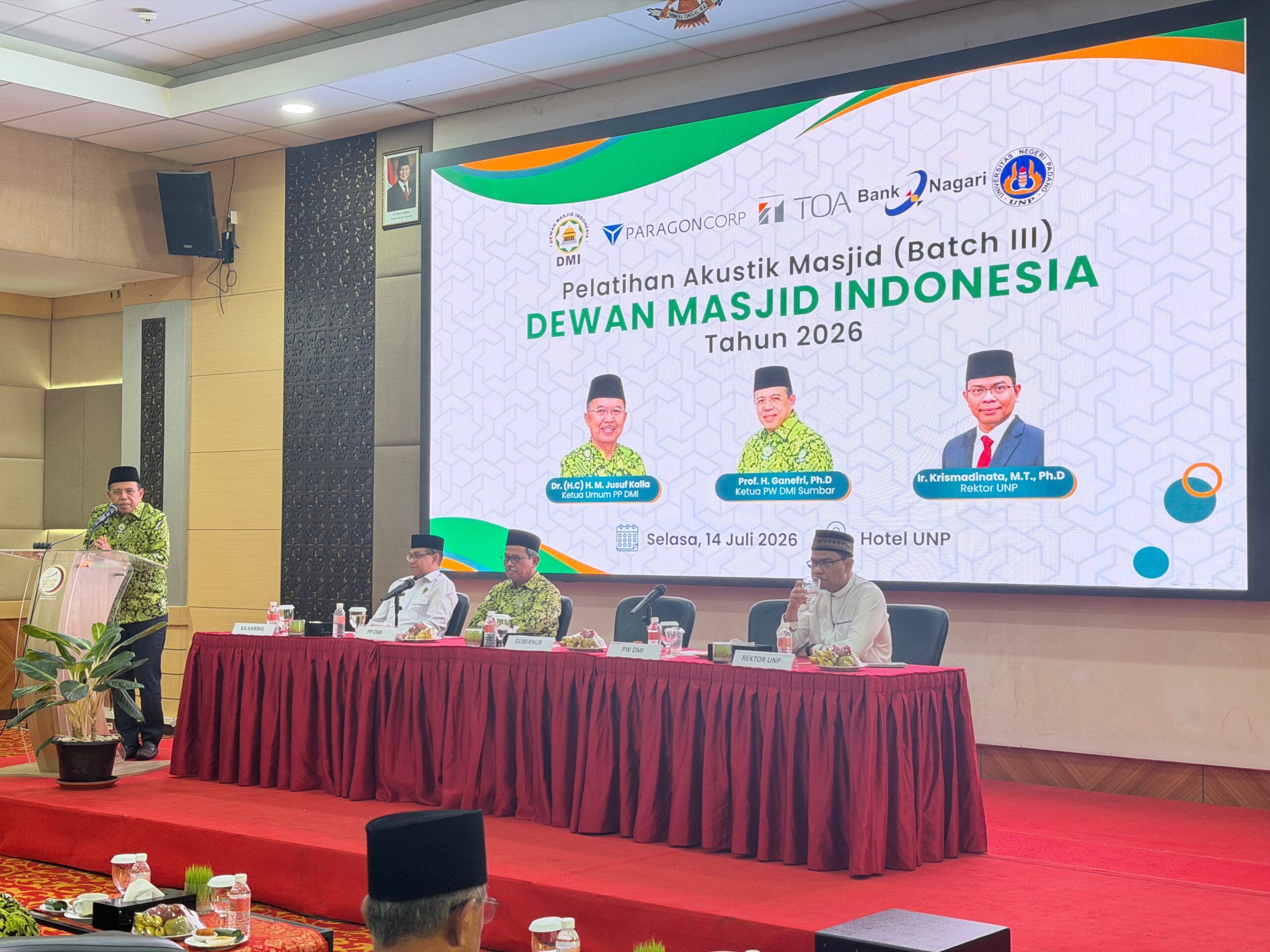 ketua-dmi-sumbar-prof.-ganefri-dorong-peningkatan-kualitas-ibadah-melalui-pelatihan-akustik-masjid