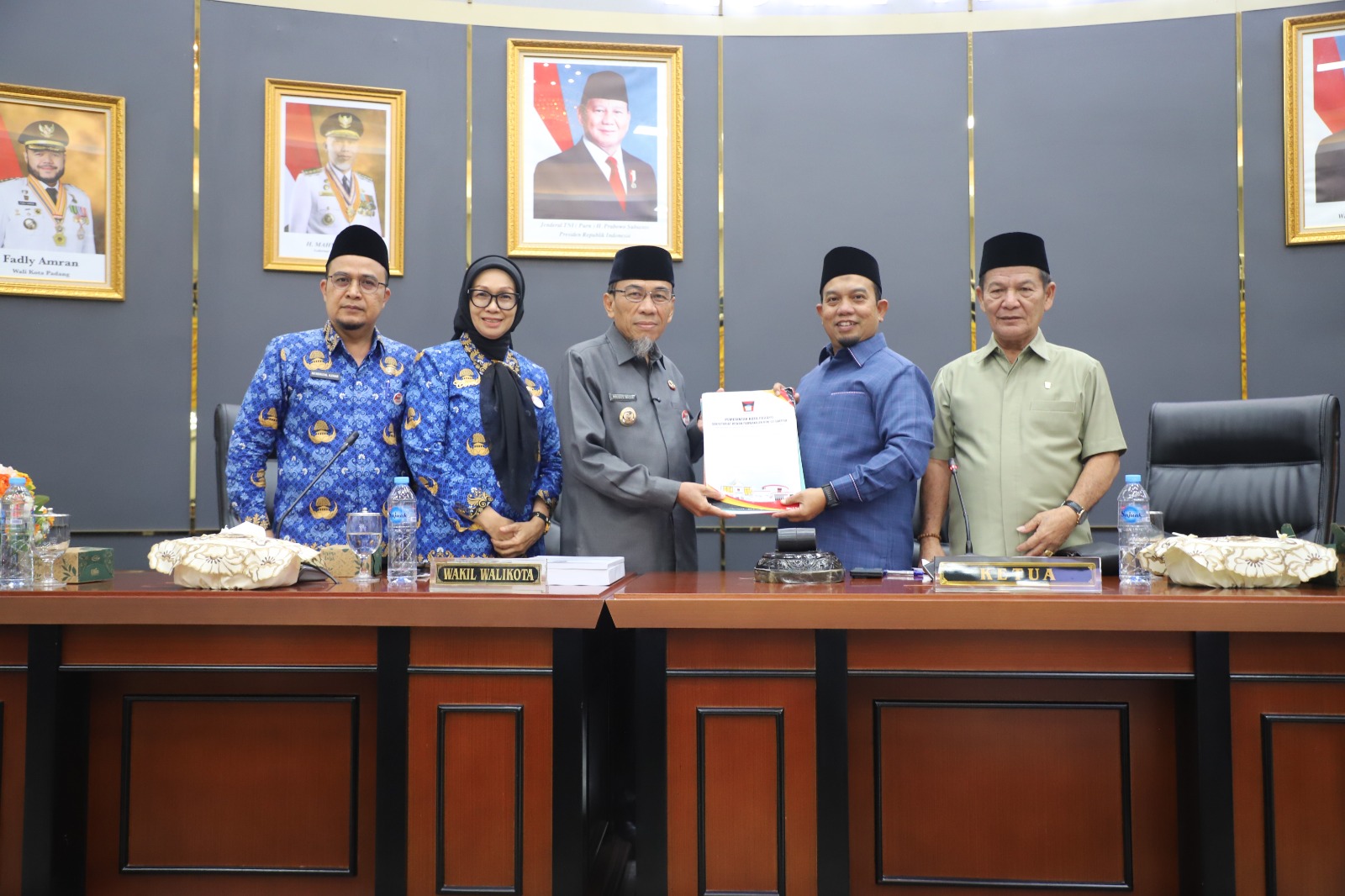 rapat-paripurna-dprd-kota-padang-setujui-ranperda-perubahan-apbd-2026