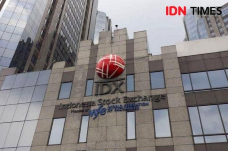 Grafik pergerakan Indeks Harga Saham Gabungan di layar monitor perdagangan saham