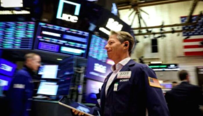 Wall Street Melemah Akibat Ketegangan AS-Iran, Saham Chip Tertekan