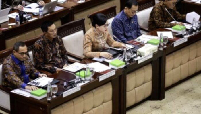 OJK Usulkan Larangan PFII Himpun Dana Masyarakat demi Stabilitas Perbankan