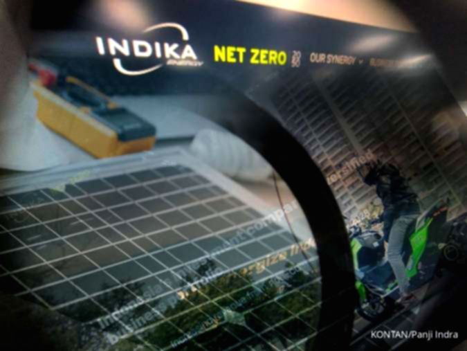 Logo PT Indika Energy Tbk yang terpasang di gedung perkantoran