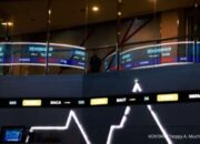 S&P Pertahankan Outlook Indonesia, Maybank Targetkan IHSG 7.500 dan Saham Pilihan