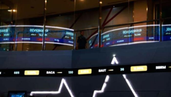 S&P Pertahankan Outlook Indonesia, Maybank Targetkan IHSG 7.500 dan Saham Pilihan