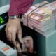 Grafik pergerakan nilai tukar mata uang Rupiah terhadap Dolar AS di layar monitor