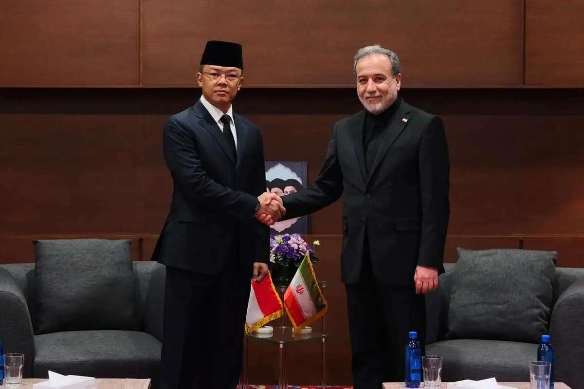 : Menlu RI Sugiono (kiri) bertemu Menlu Iran Abbas Araghchi (kanan), membahas berbagai isu bilateral dan global di Mashhad, Iran, Jumat (10/7/2026). (Dok. Kemlu RI)
