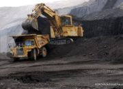 Logo PT Alamtri Resources Indonesia Tbk di kantor pusat