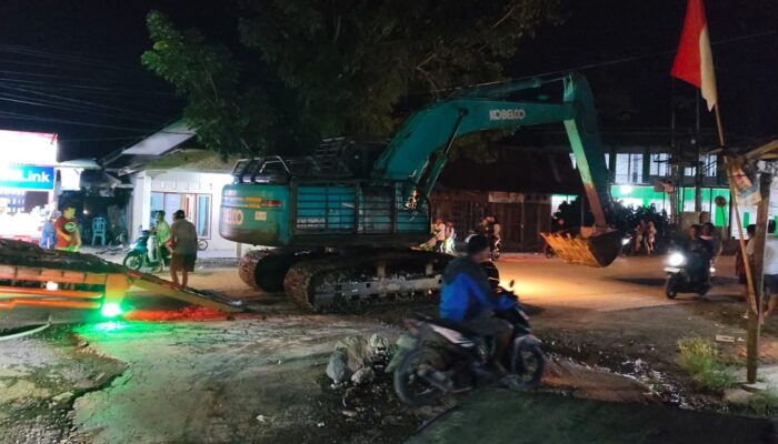 Pemerintah Dikerahkan Alat Berat Normalisasi Aliran Sungai di Kuranji