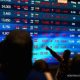 Grafik pergerakan Indeks Harga Saham Gabungan di layar monitor perdagangan saham