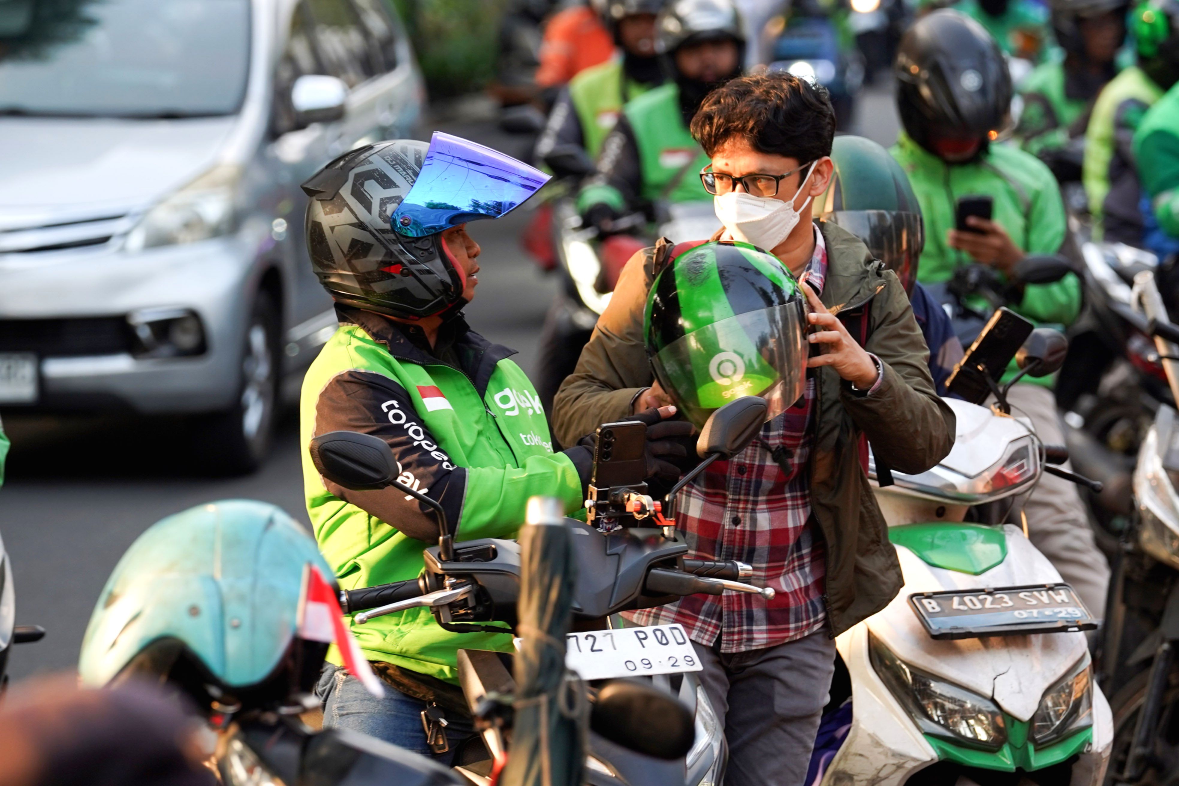 Menteri UMKM Maman Abdurrahman saat memberikan keterangan terkait regulasi ekosistem transportasi digital.