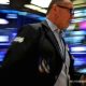 Gedung Bursa Efek New York di Wall Street saat jam perdagangan berlangsung.