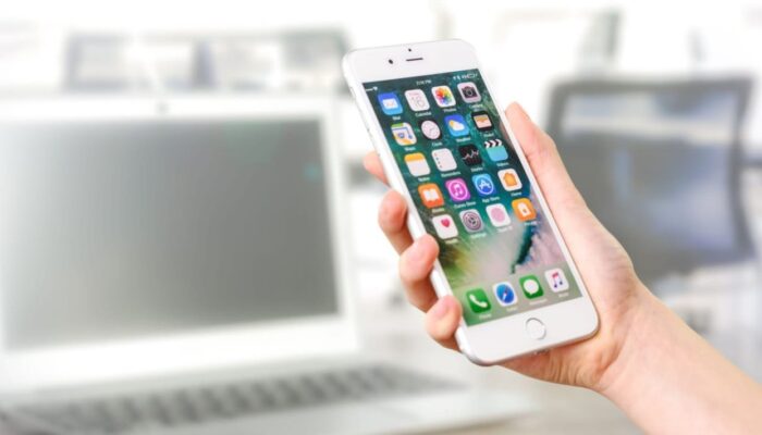 Memilih Smartphone dengan Fitur Ramah bagi Pengguna Lanjut Usia