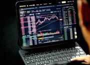 Grafik pergerakan harga pasar saham yang menunjukkan tren kenaikan berkelanjutan