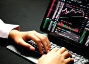 Grafik analisis rasio keuangan saham untuk pengambilan keputusan investasi