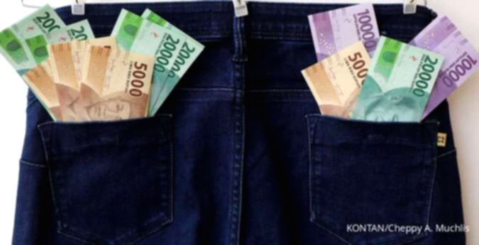 Grafik pergerakan nilai tukar rupiah terhadap dolar AS di layar monitor perdagangan