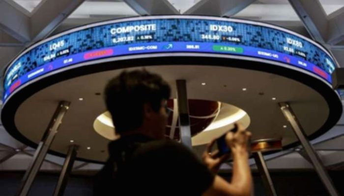 IHSG Melemah, Investor Asing Borong Saham Senilai Rp 933 Miliar