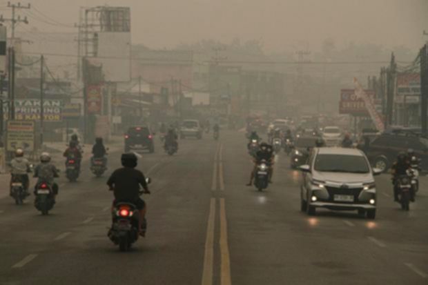 Kondisi kabut asap tebal akibat kebakaran hutan yang menyelimuti wilayah Kalimantan