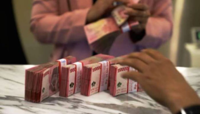Rupiah Melemah ke Rp17.900 per Dolar AS, Terburuk di Asia