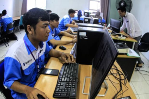 Wakil Menteri Perindustrian Faisol Riza saat membahas RUU Pelindungan Ketenagakerjaan bersama pelaku industri.