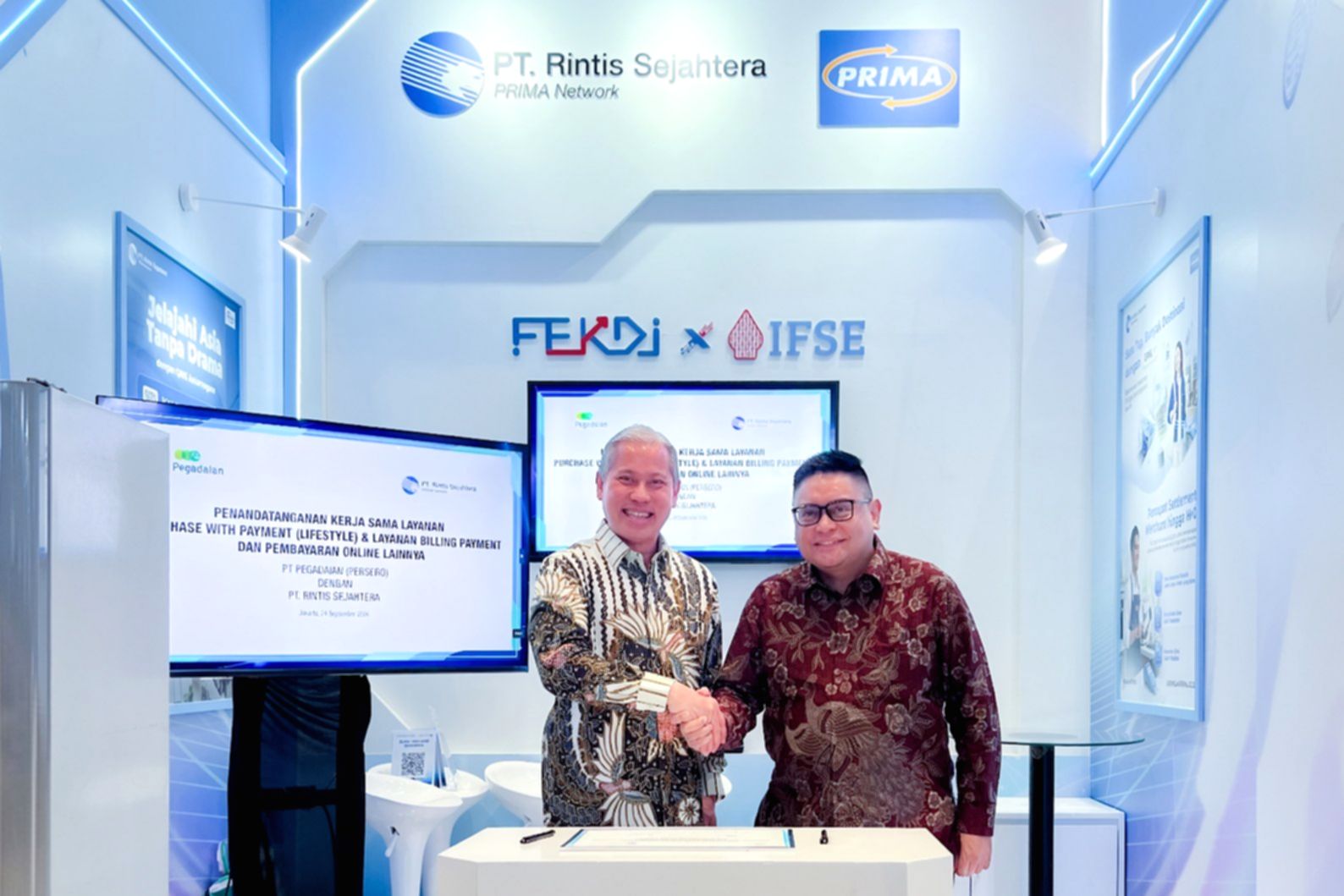 Suasana penandatanganan kerja sama strategis PT Rintis Sejahtera dengan delapan mitra perbankan di ajang FEKDI x IFSE 2026.