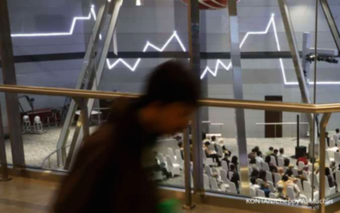 Tampilan layar pergerakan grafik indeks harga saham gabungan di bursa efek