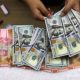 Tampilan layar grafik pergerakan nilai tukar Rupiah terhadap Dolar AS yang melemah di pasar spot.