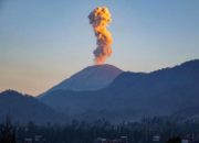 Gunung berapi di Indonesia yang mengalami erupsi secara berurutan pada September 2026.