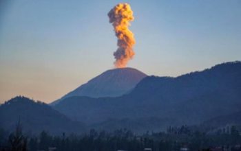 Empat Gunung Berapi di Indonesia Erupsi Bersamaan, Apa Penyebabnya?