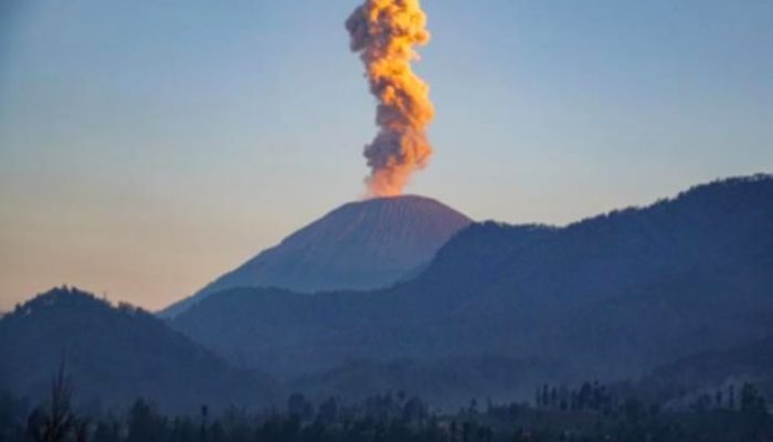 Empat Gunung Berapi di Indonesia Erupsi Bersamaan, Apa Penyebabnya?